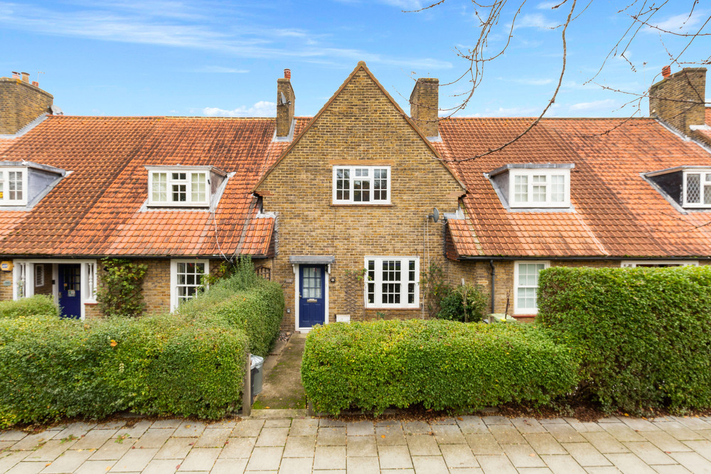 house or flat for sale or rent in south west London